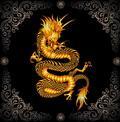золотой дракон на черном фоне